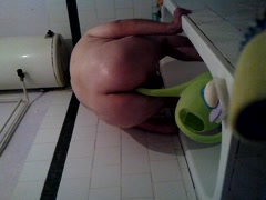 Tucaj moju guzu u kadi ahhh