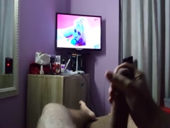 Drkanje debele kurcine 18god i svrsavanje na porno filmove