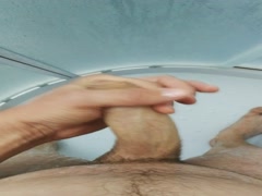 Drkam pod tusem i svrsavam dok se tusiram