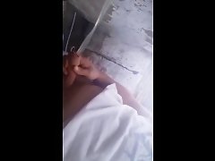 Piss pisanje po zidu