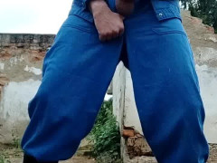 Drkanje kurcine u radnom odijelu